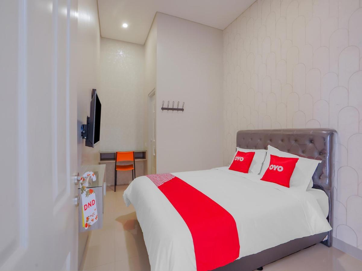 Super Oyo Capital O 90336 Olive Guest House Surabaya Dış mekan fotoğraf
